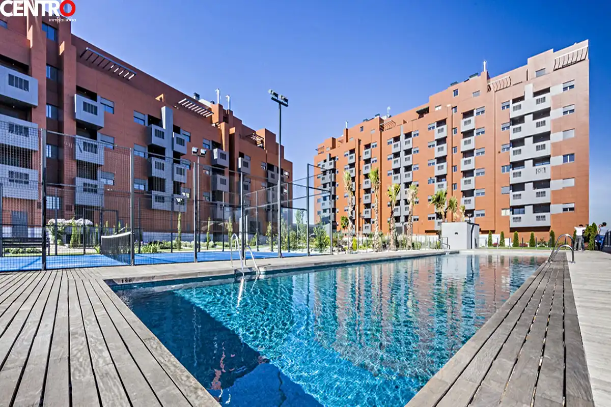 Schwimmbecken von Wohnung zum Verkauf in Granada mit Klimaanlage, Heizung und Privatgarten