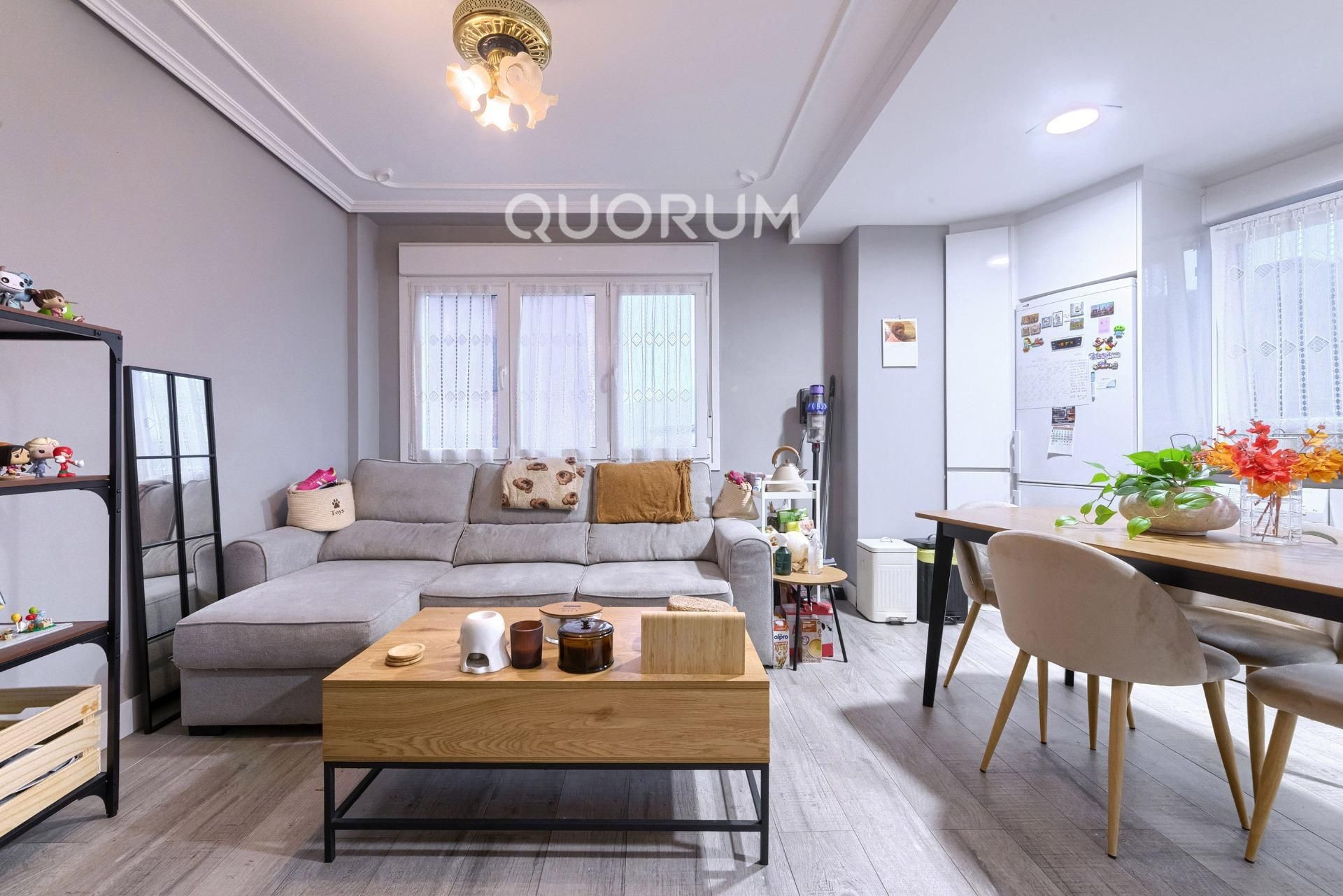 Living room of Flat for sale in Basauri   with Heating and Furnished