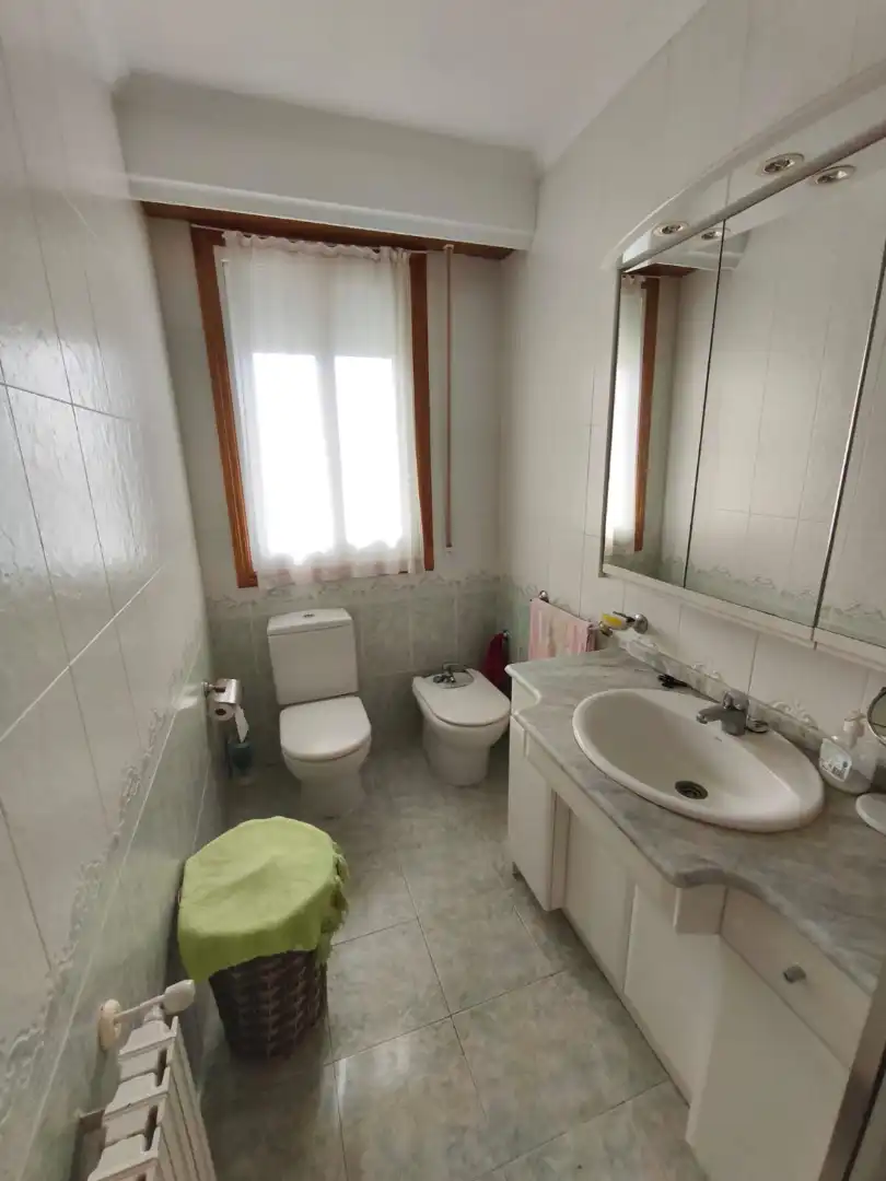 Bathroom of Houses for sale in Toén  with Heating, Private garden and Parquet flooring