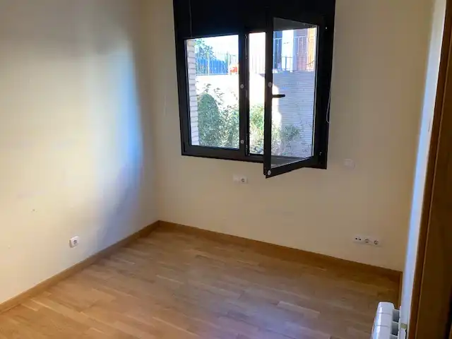 Habitación de Planta baja de alquiler en Sant Cugat del Vallès con Calefacción, Jardín privado y Parquet