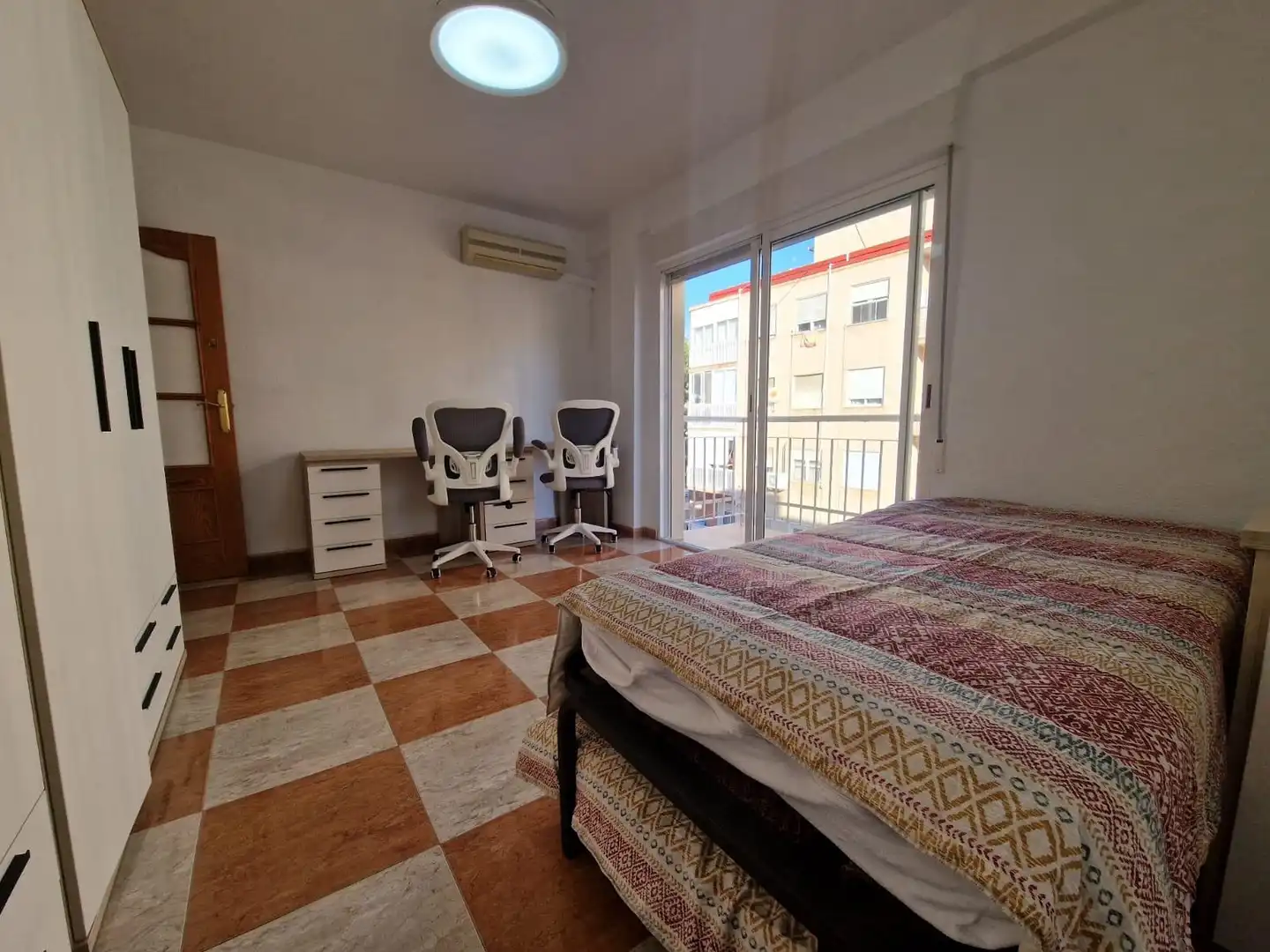 Habitació a Calle PINTOR BALACA, 56, Ensanche