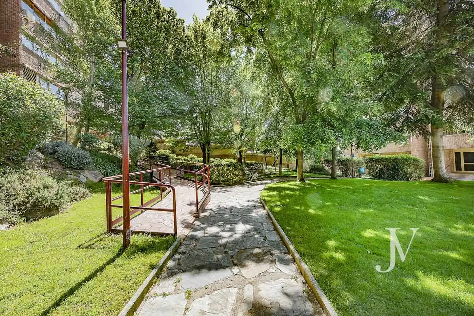 Jardí de Pis en venda en Madrid amb Aire condicionat, Calefacció i Terrassa