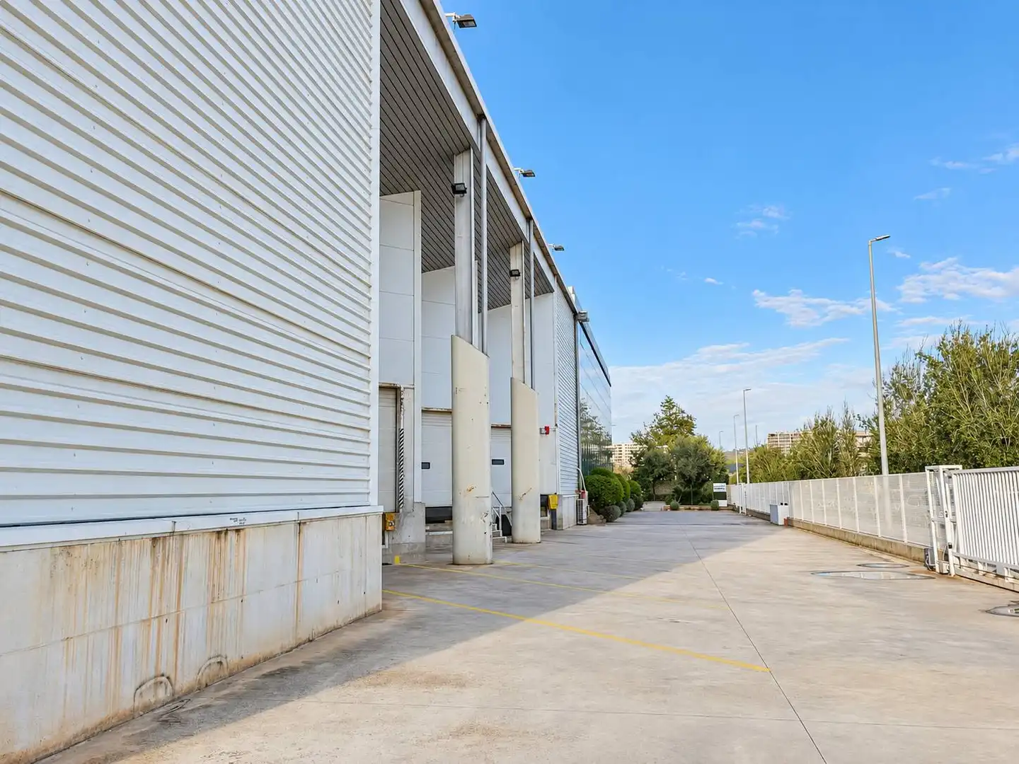 Vista exterior de Nave industrial de alquiler en L'Hospitalet de Llobregat