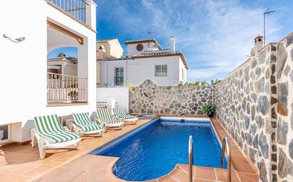 Piscina de Casa o xalet en venda en Nerja amb Terrassa i Piscina