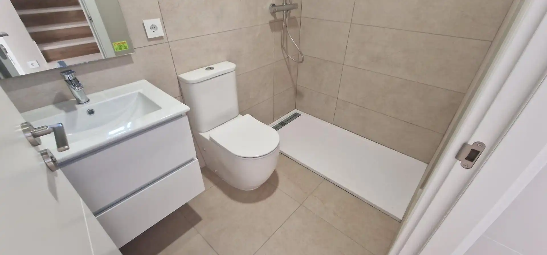 Badezimmer von Einfamilien-Reihenhaus zur Miete in Guillena mit Privatgarten, Balkon und Gemeinschaftspool