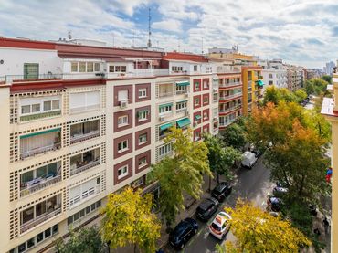 Àtic amb balcó en venda a Calle GALILEO
