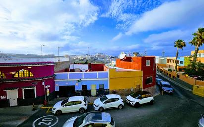 Vista exterior de Casa o xalet en venda en Las Palmas de Gran Canaria amb Terrassa i Moblat