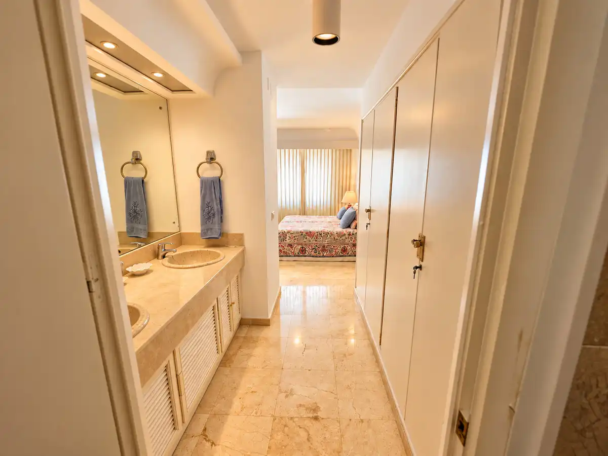 Bathroom of Flat for sale in San Pedro de Alcántara