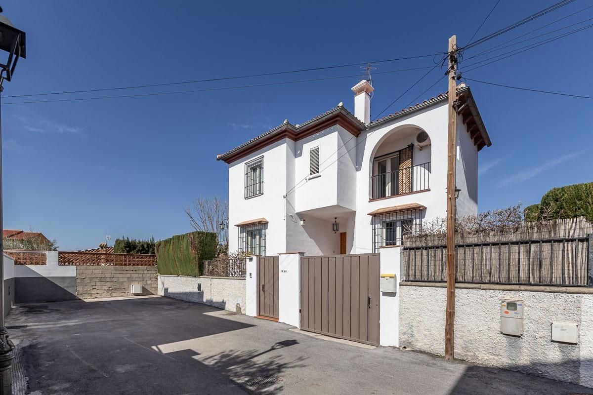 Exterior view of House or chalet for sale in Ogíjares  with Heating, Terrace and Storage room