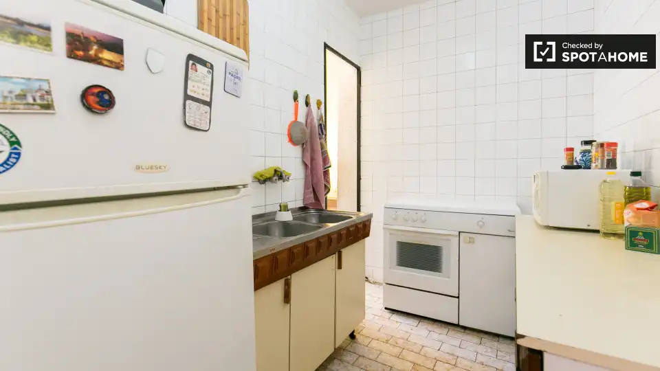 Cocina de Piso de alquiler en Granada con Aire acondicionado, Calefacción y Amueblado