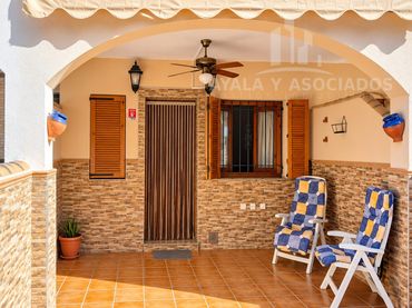Reihenhaus mit Garten zum Verkauf in Los Narejos - Punta Calera