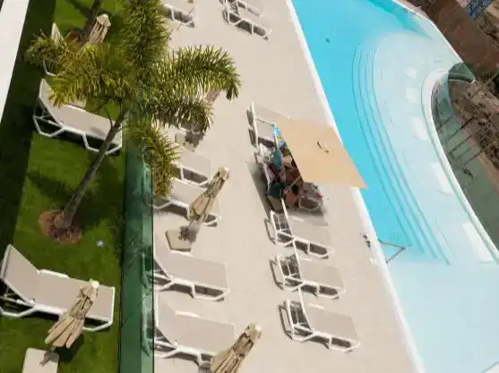 Schwimmbecken von Wohnungen zur Miete in Mogán mit Klimaanlage, Privatgarten und Abstellraum