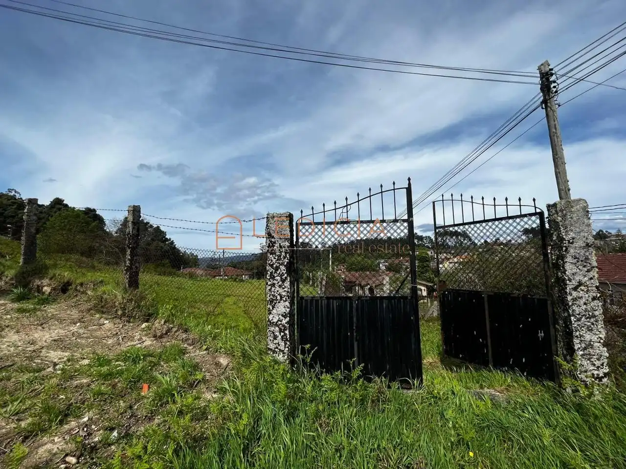 Lands and plots for sale in A Pena