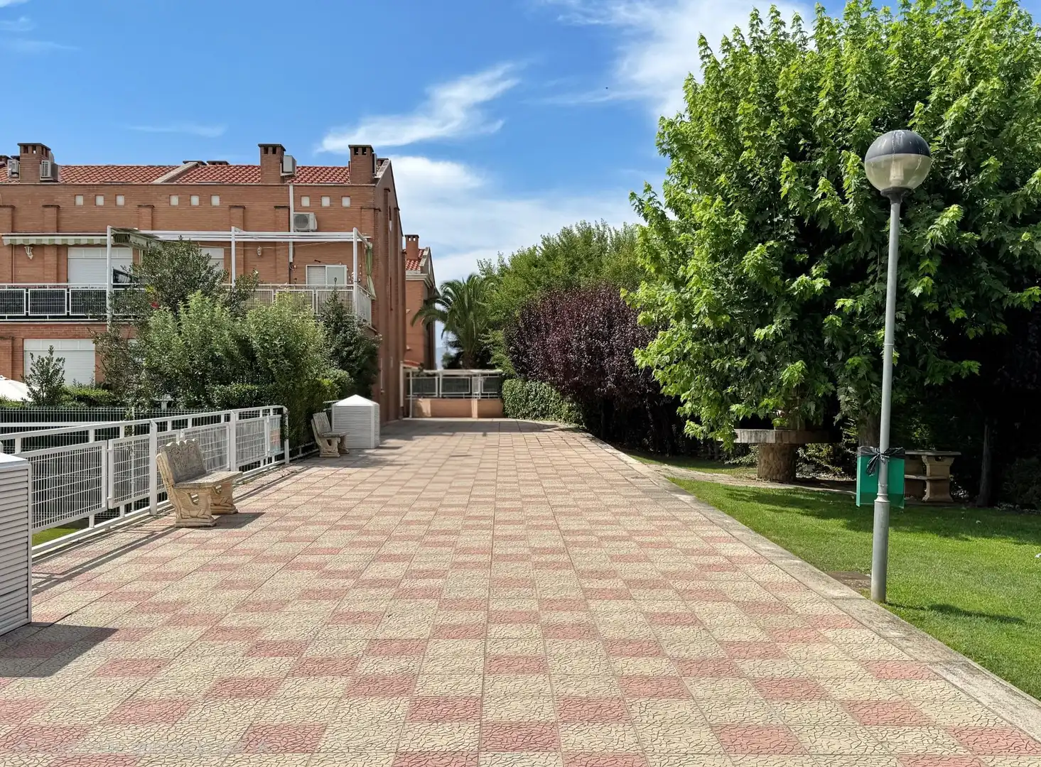 Parking de Casa adosada en venta en Lardero con Aire acondicionado, Calefacción y Jardín privado