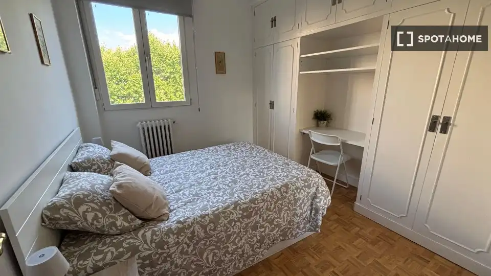 Dormitori de Apartament per a compartir en Madrid amb Aire condicionat, Calefacció i Terrassa