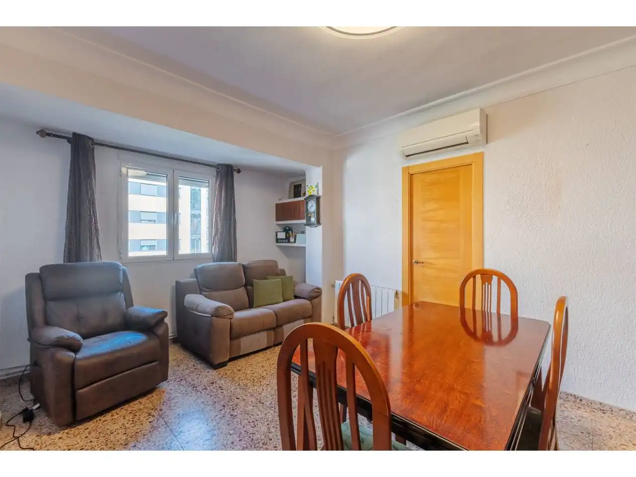 Piso con ascensor en venta en Calle Bernia, imagen 3