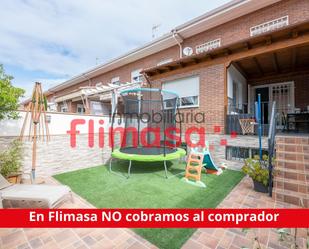 Exterior view of Single-family semi-detached for sale in Villaviciosa de Odón  with Air Conditioner and Terrace