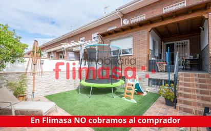 Exterior view of Single-family semi-detached for sale in Villaviciosa de Odón  with Air Conditioner and Terrace