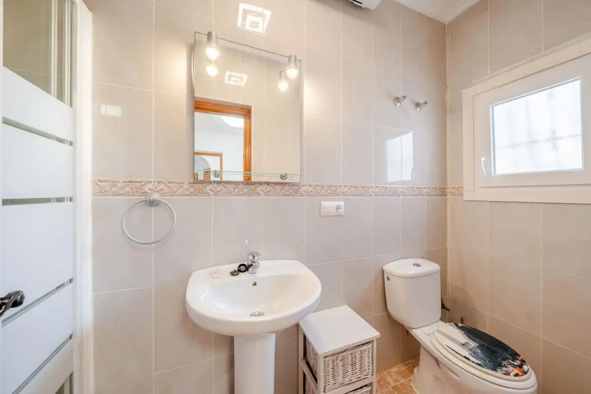 Baño de Casa o chalet de alquiler en Elche / Elx con Aire acondicionado, Calefacción y Jardín privado
