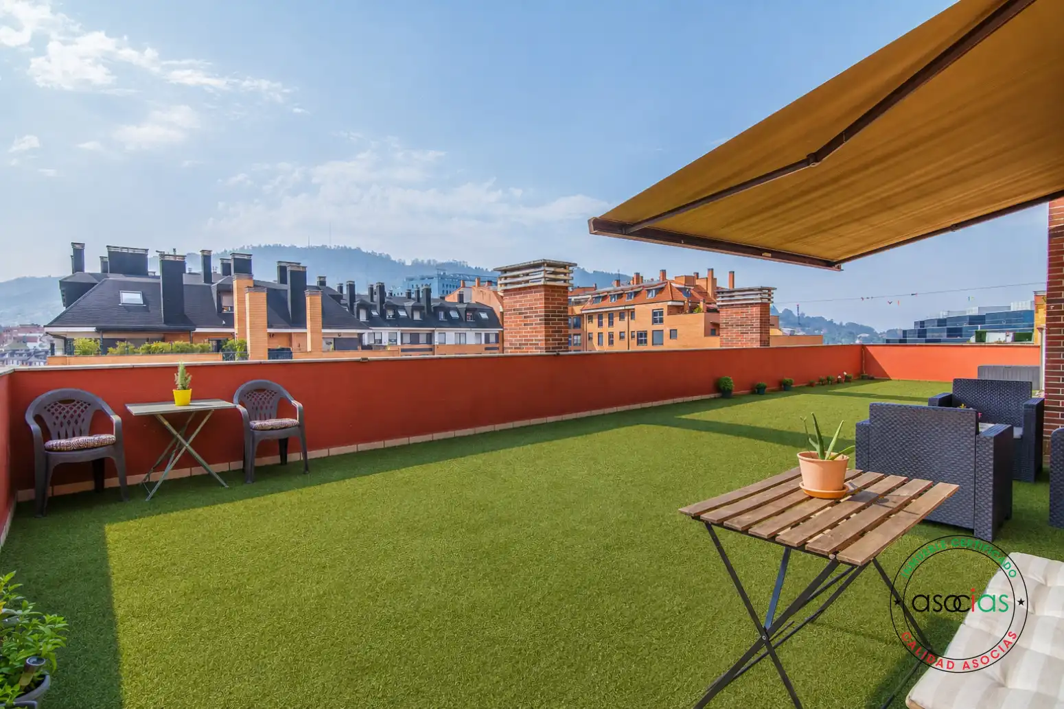 Terrassa de Àtic en venda en Oviedo  amb Calefacció, Jardí privat i Parquet
