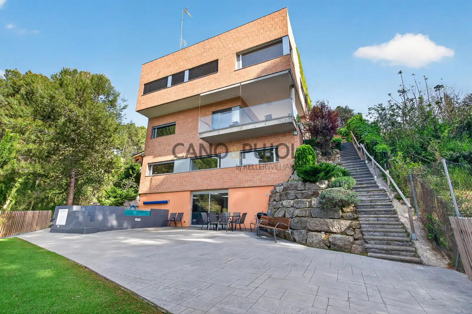 Exterior view of Houses for sale in Terrassa  with Air Conditioner, Heating and Terrace