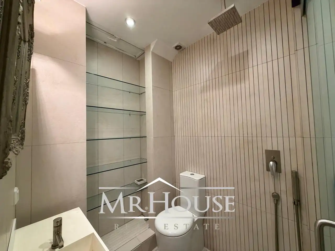 Baño de Piso de alquiler en Madrid con Aire acondicionado, Calefacción y Jardín privado