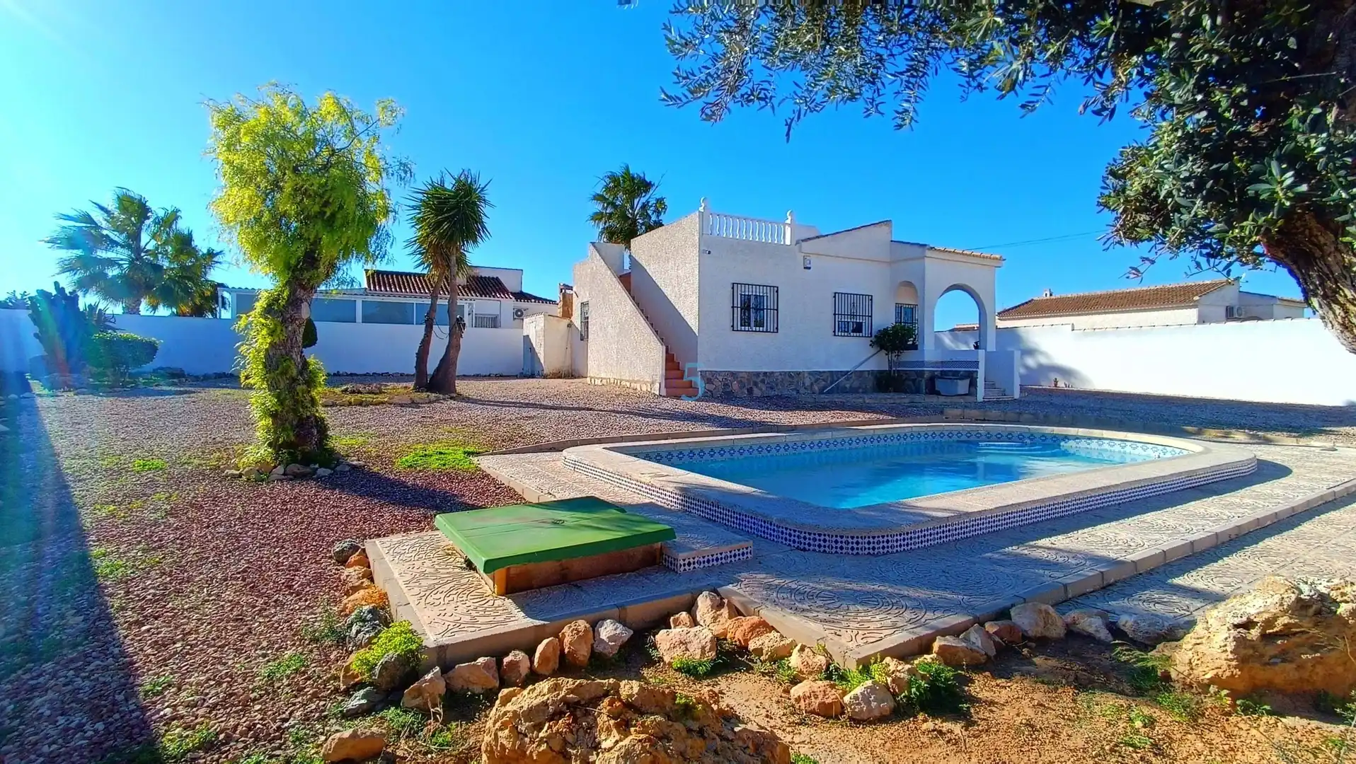 Vista exterior de Casa o chalet en venta en Torrevieja con Terraza, Piscina y Amueblado