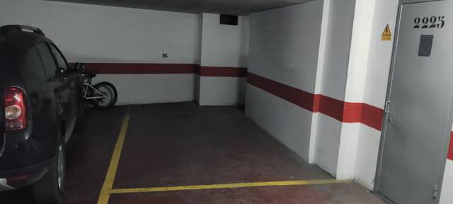 Garaje en Alquiler en Passeig de Pere III en Centre - Passeig i Rodalies