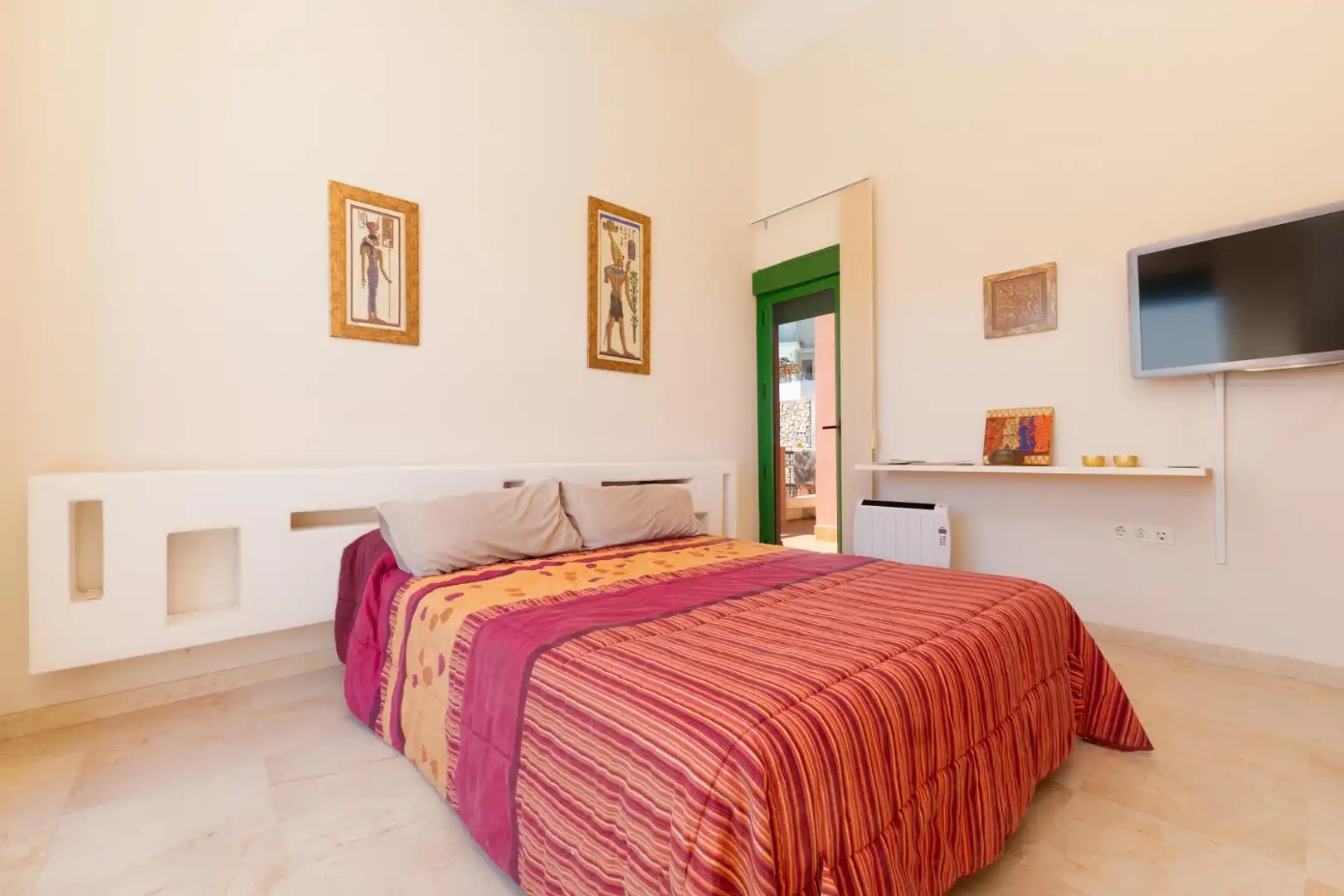Habitación de Dúplex en venta en Fuengirola con Terraza, Trastero y Piscina comunitaria