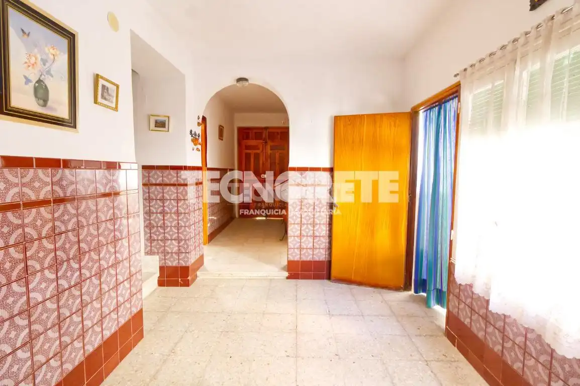 Casa adosada en venta en Consuegra con Jardín privado