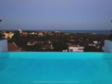 Villa avec balcon à vendre à Calle Padierna 147