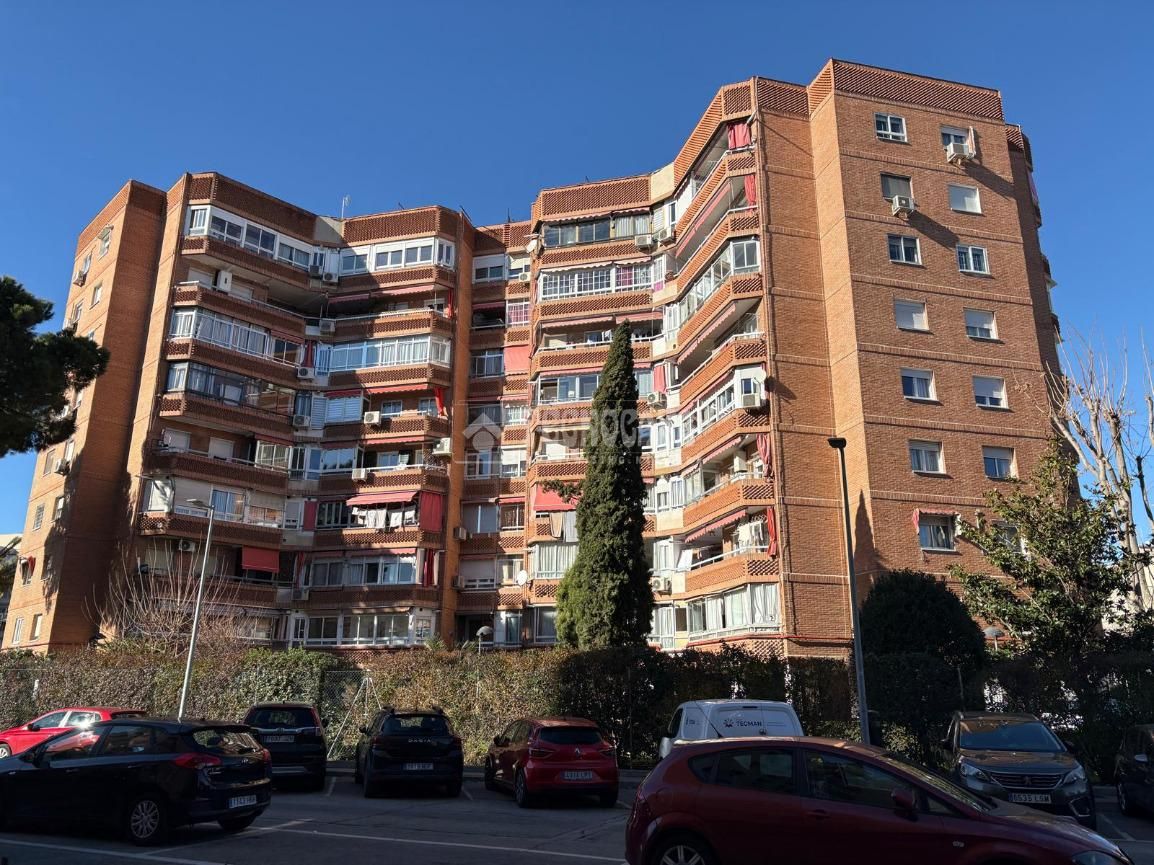 Vista exterior de Piso en venta en Móstoles con Calefacción, Terraza y Piscina comunitaria
