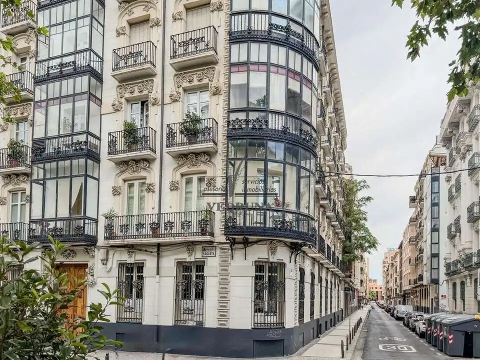 Office space with lift for sale in Paseo de Sagasta, imagen 7