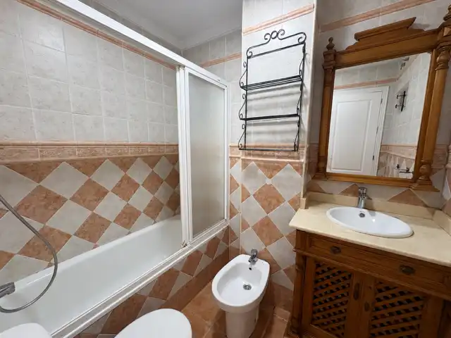 Bathroom of Flat for sale in Algeciras  with Storage room, Oven and Washing machine