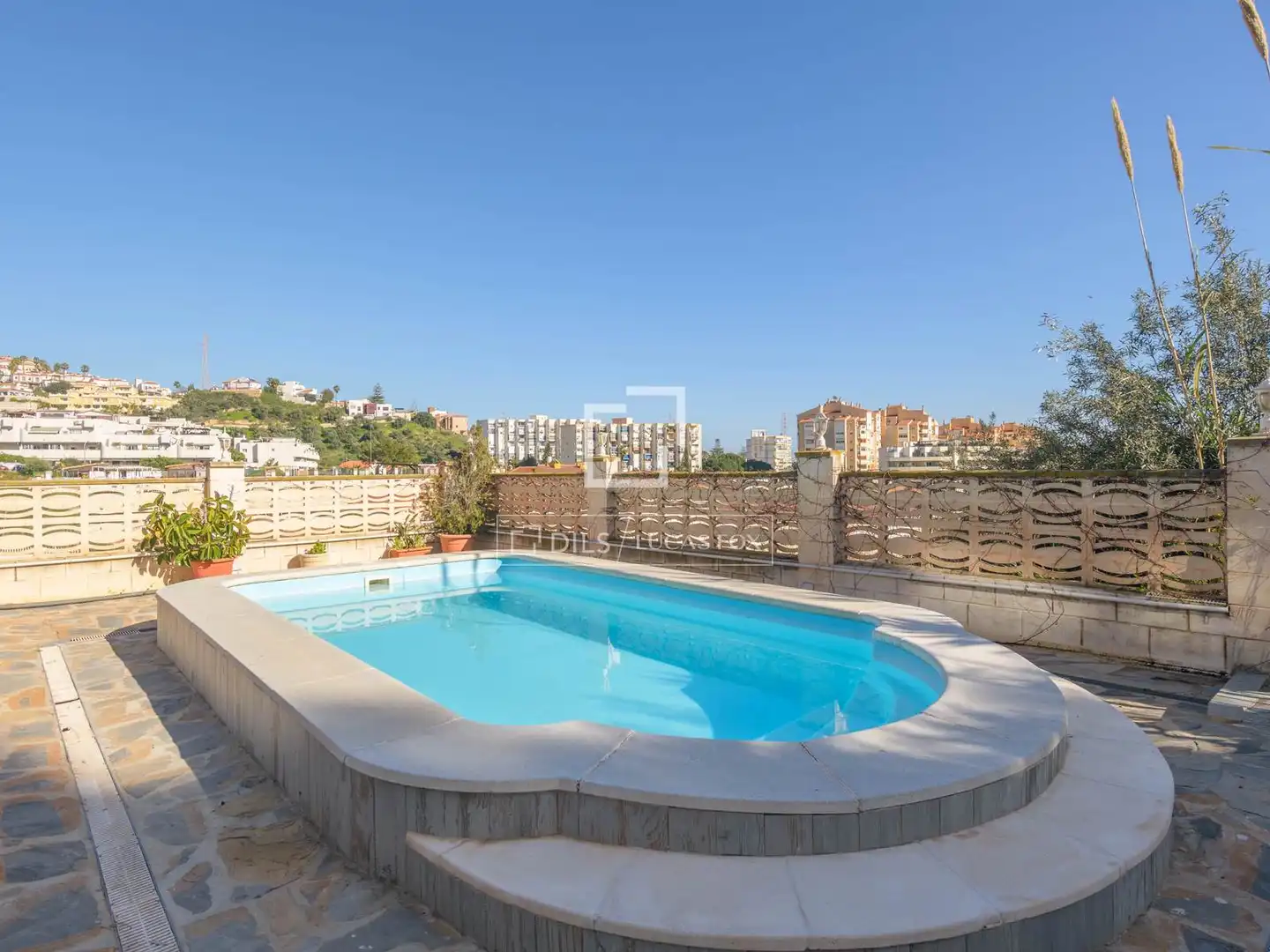 Piscina de Casa o xalet en venda en Rincón de la Victoria amb Aire condicionat, Jardí privat i Terrassa