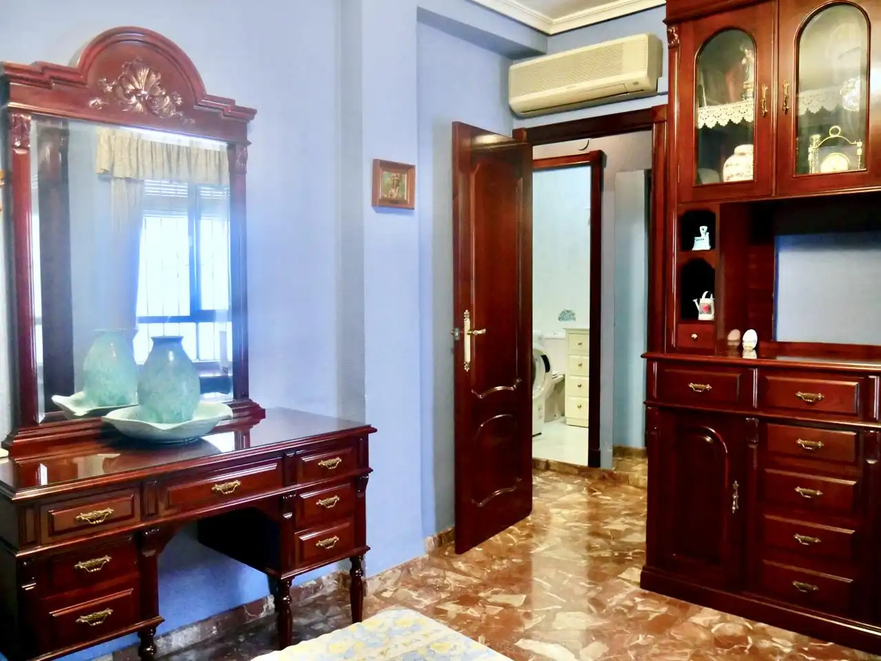 Bedroom of Flat for sale in Sevilla  with Air Conditioner, Terrace and Furnished