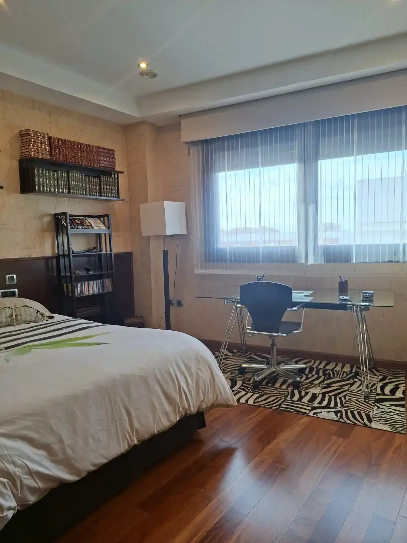 Habitación de Casa adosada en venta en Granada con Aire acondicionado, Calefacción y Parquet
