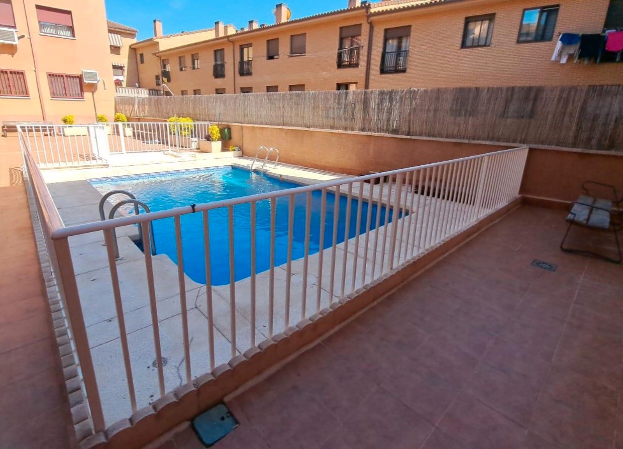 Swimming pool of Flat for sale in Mejorada del Campo
