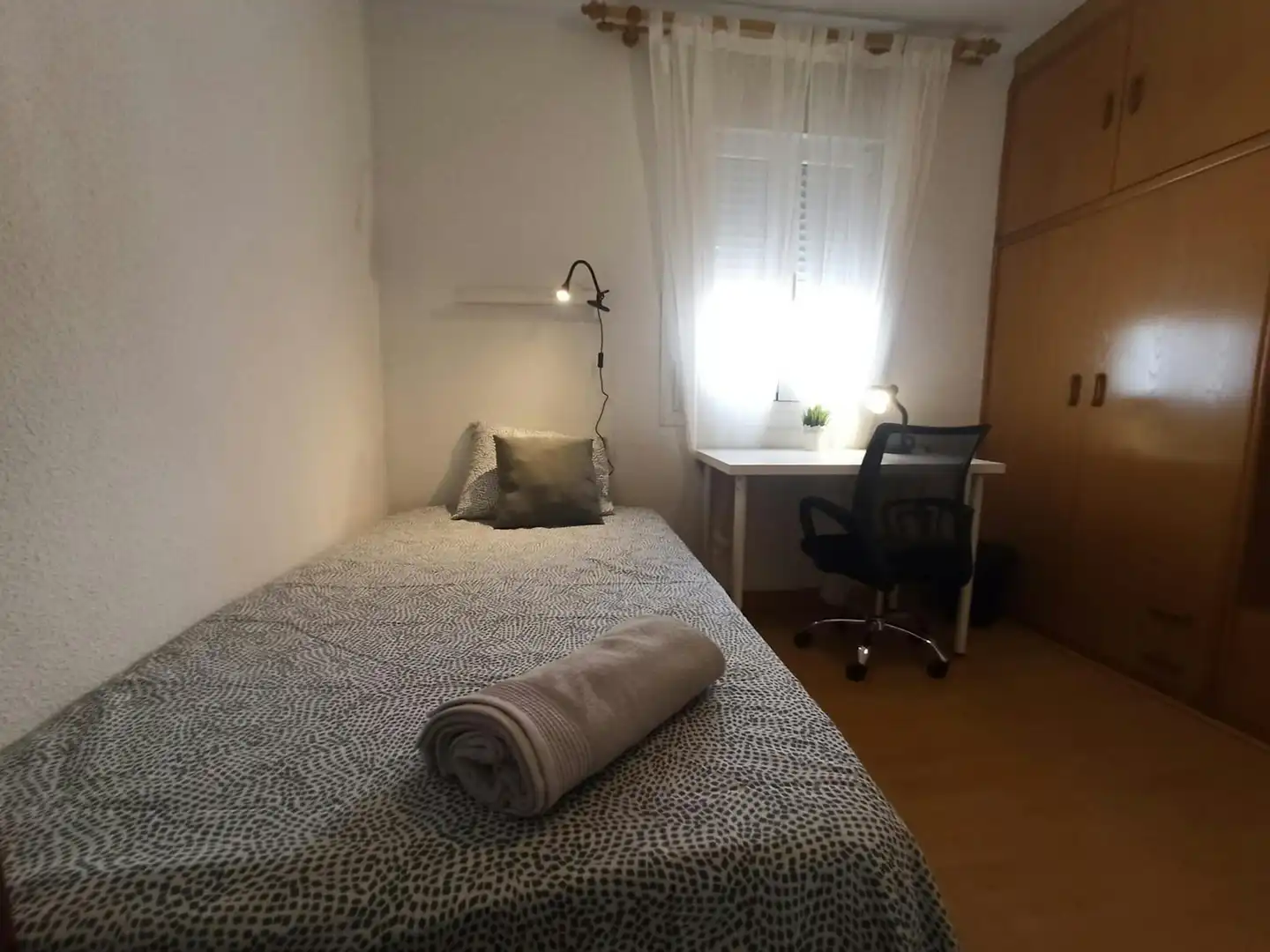 Bedroom of Flat for share in Madrid  with Heating, Furnished and Washing machine