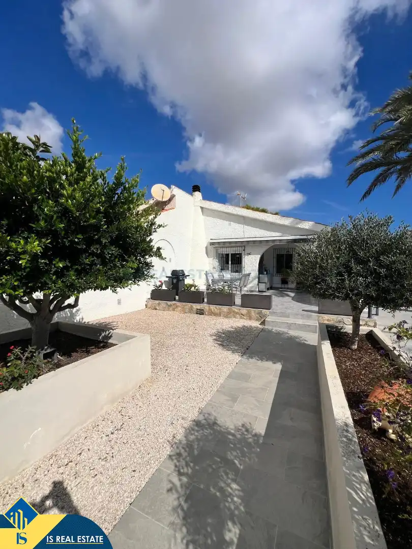 Casa amb jardí en venda a Nueva Torrevieja - Aguas Nuevas, imagen 3