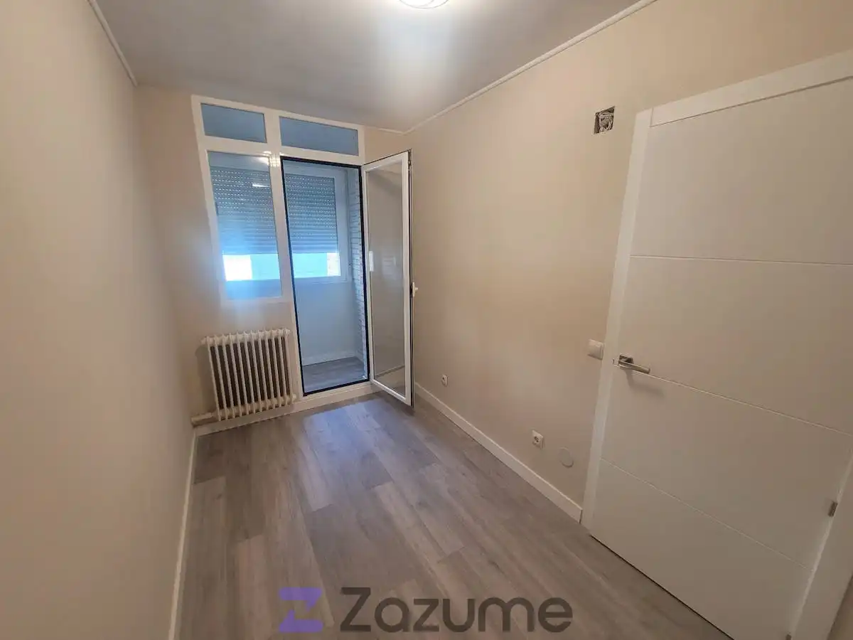 Bedroom of Flat for rent in Valladolid  with Heating, Parquet flooring and Terrace