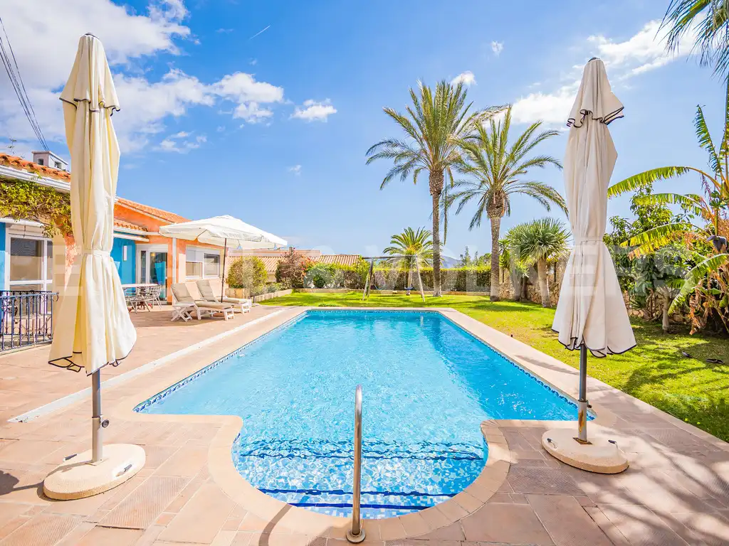 Casa con piscina en venta en Urbanizaciones, imagen 4