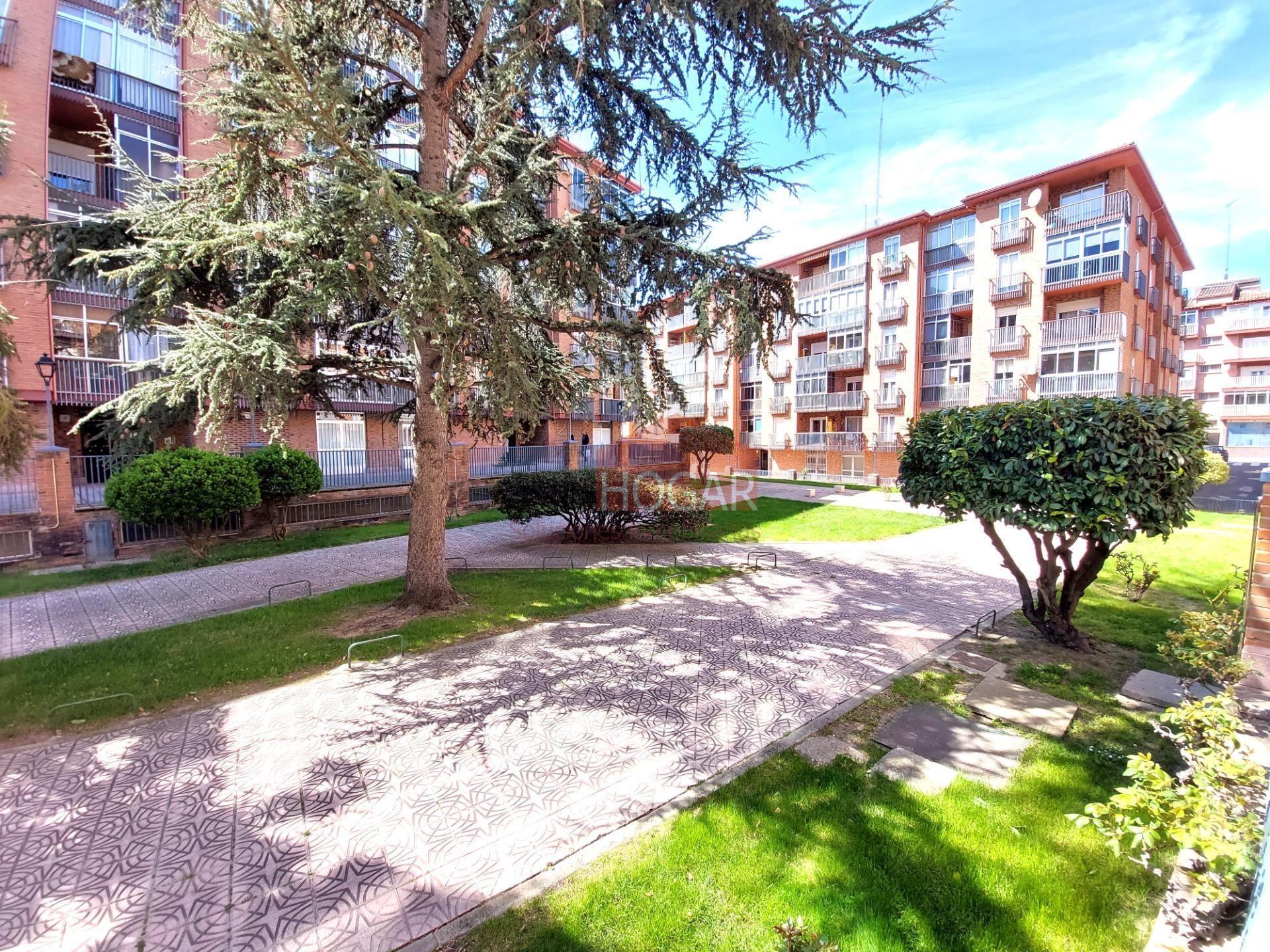 Vista exterior de Pis en venda en Ávila Capital amb Calefacció, Terrassa i Traster