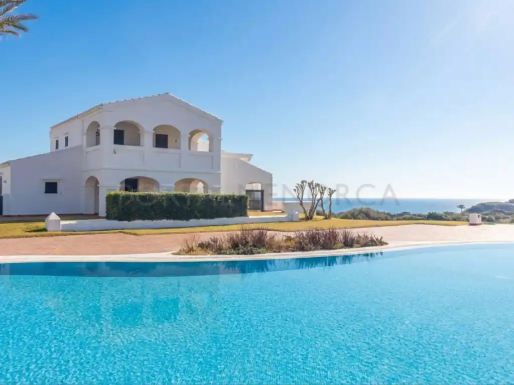 Vista exterior de Casa o xalet en venda en Maó - Mahón amb Piscina comunitària