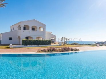 Casa amb piscina en venda a Urbanizacion Caparrot