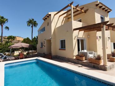 Casa amb piscina en venda a Montebello - Nou Espai