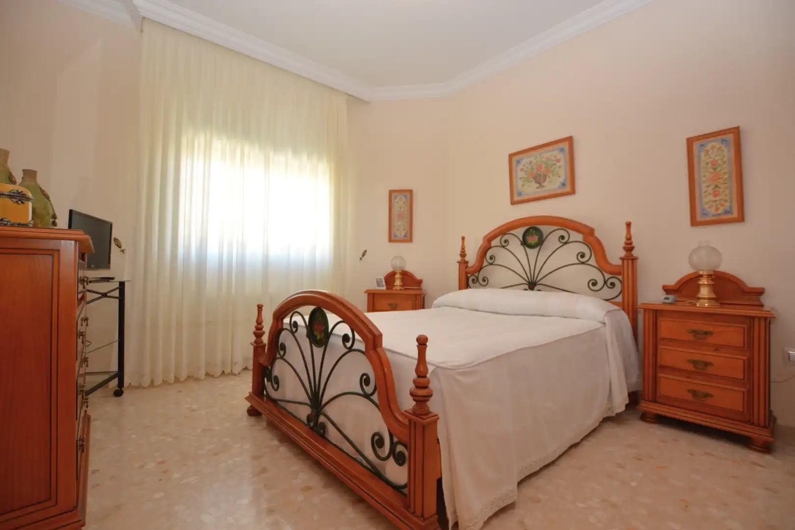 Habitación de Casa o chalet en venta en Valencina de la Concepción con Calefacción, Jardín privado y Trastero