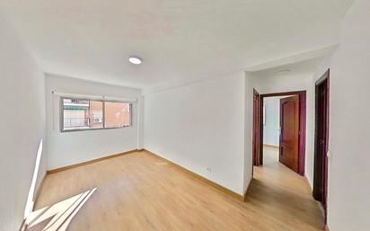 Bedroom of Flat for sale in  Madrid Capital  with Heating, Terrace and Oven