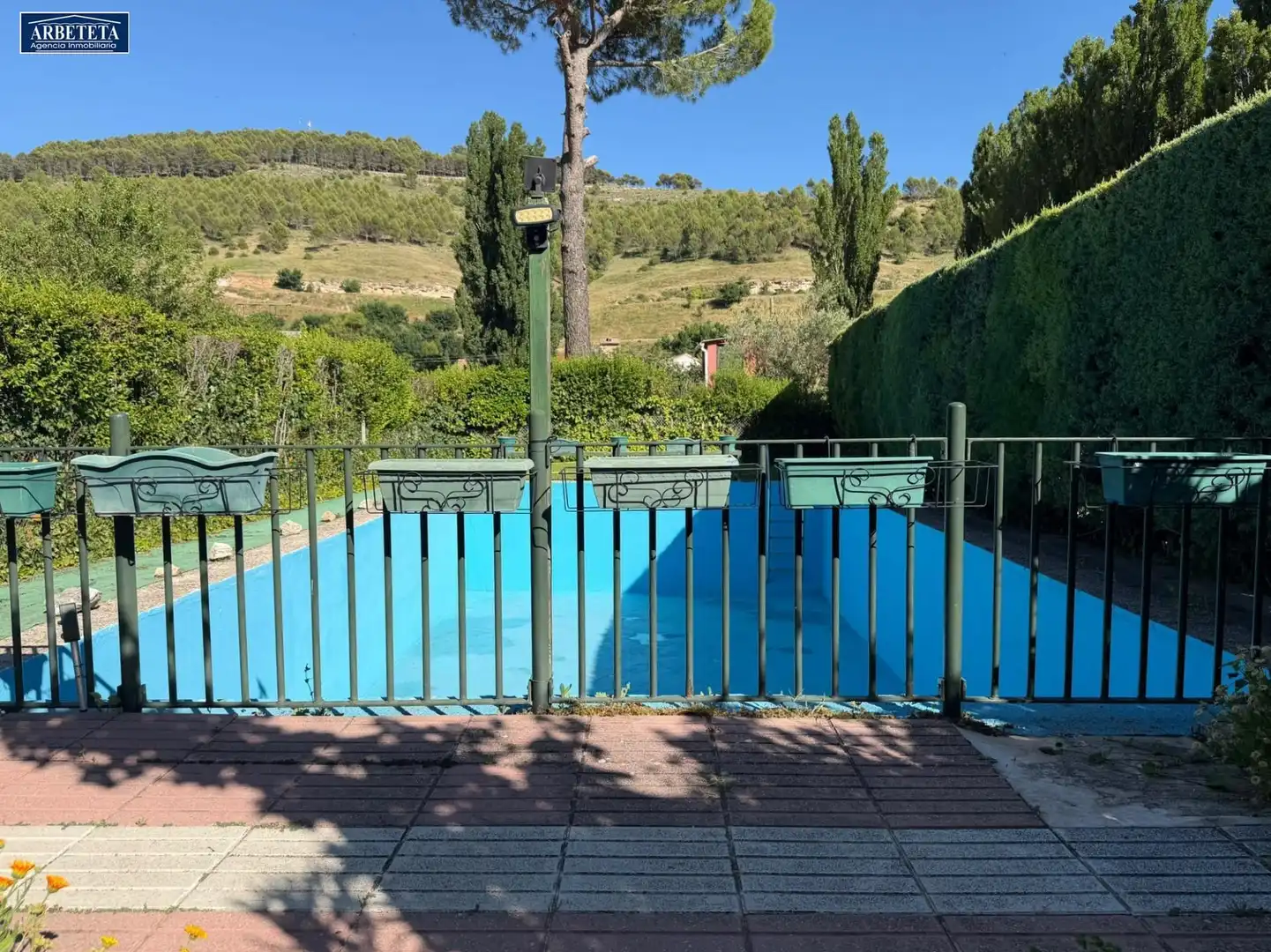 Schwimmbecken von Einfamilien-Reihenhaus zum Verkauf in Centenera mit Heizung, Privatgarten und Schwimmbad