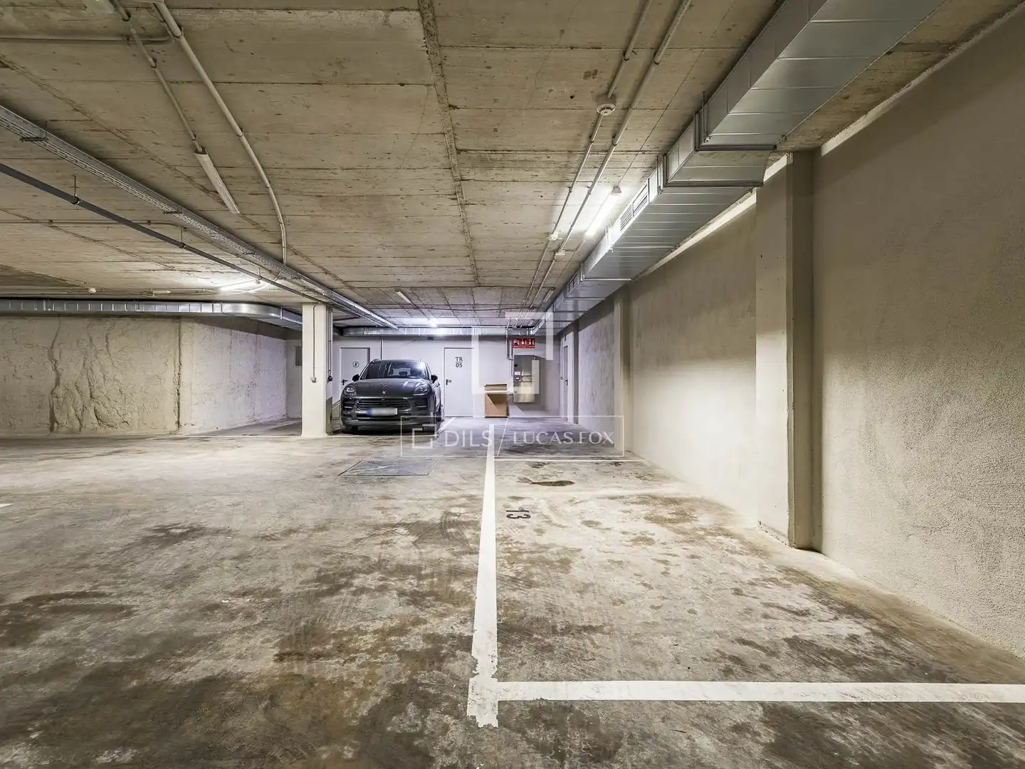 Parking de Piso en venta en Barcelona con Aire acondicionado, Calefacción y Terraza
